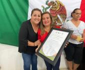 Erika Saab entregó reconocimientos municipales a docentes