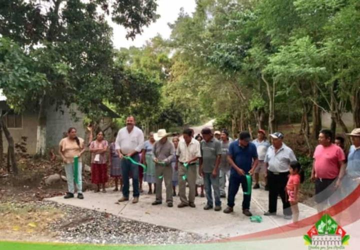 Alcalde inauguró calle en el Sacrificio