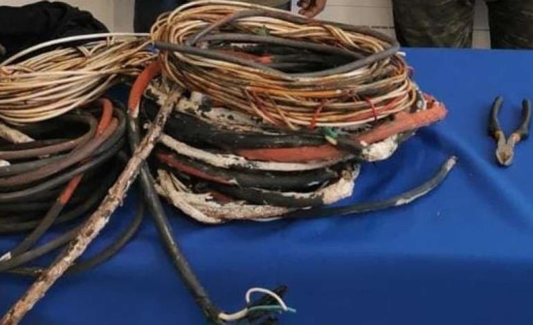 Roban cobre de los cables 