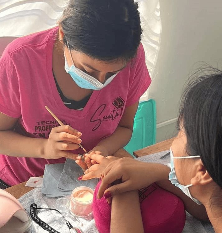 Uñas acrílicas causan cáncer 