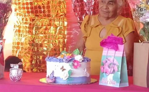 La apreciada Secundina fue festejada por su familia