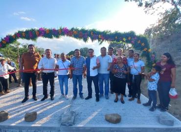 Inauguraron obra de pavimentación en Huautla