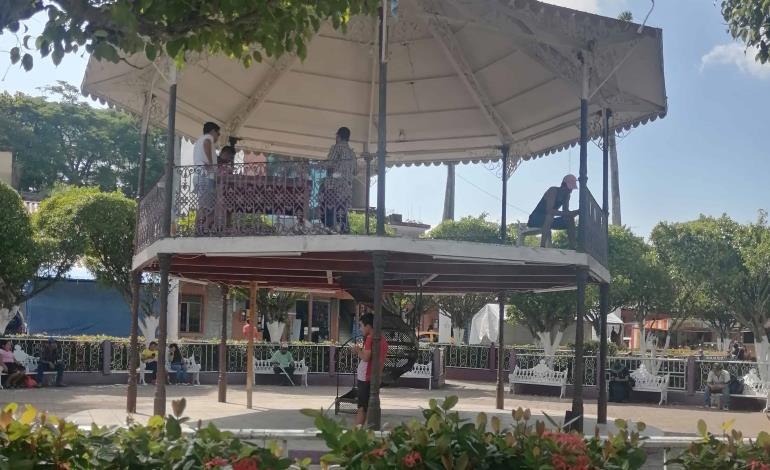 Alcaldía rehabilita el kiosco Municipal