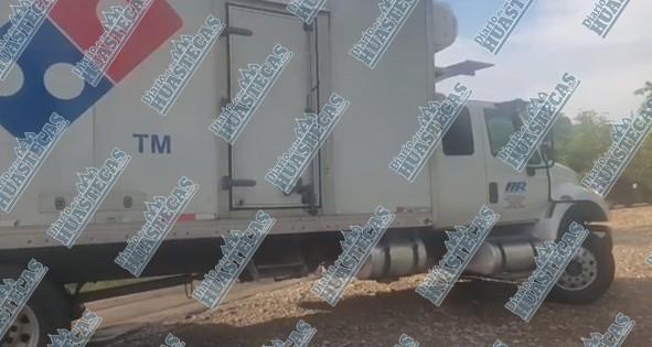 Camión de Dominós pizza destrozó unidad de Coppel en Tantoyuca