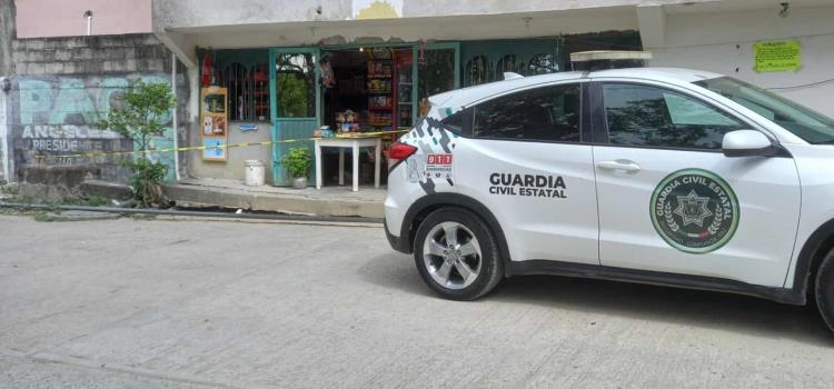 ARROJAN BOMBA A UNA TIENDA