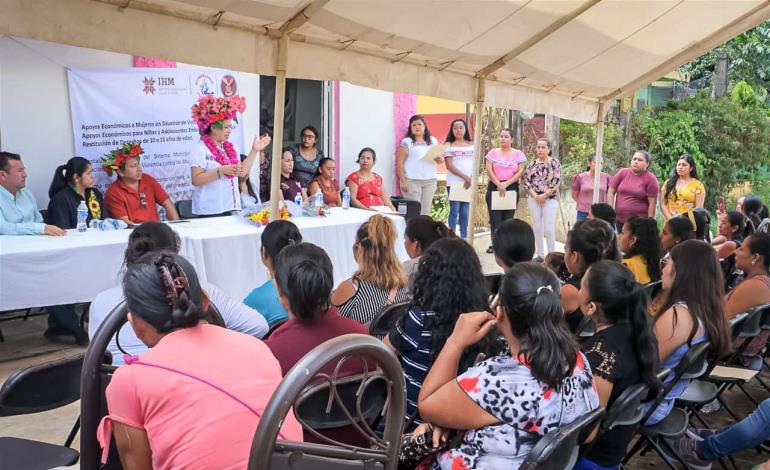 Formalizan Huautla y Xochiatipan proyectos de atención a mujeres