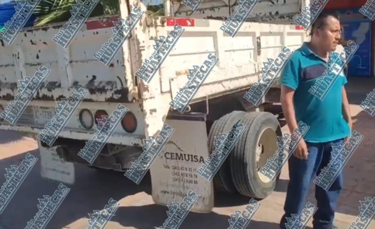 Unidad pesada chocó contra un automóvil en Tantoyuca