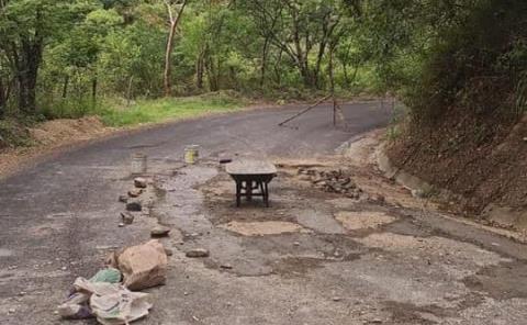 Continúan reparaciones en la vía Pisaflores-La Peña
