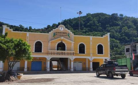 
Centro de Salud de Huitzitzilingo sigue sin médico 
