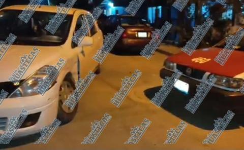 
Taxi se impactó contra automóvil en crucero 
