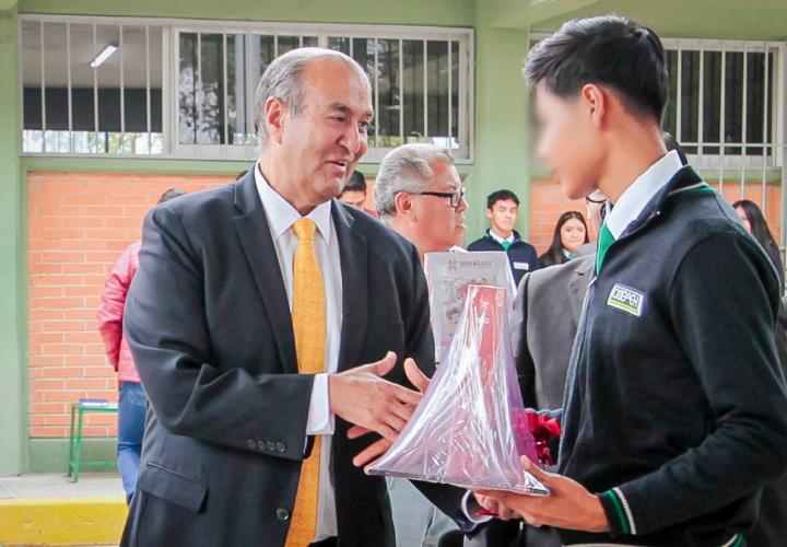 Castrejón Valdez oficializa inicio de clases ante bachilleres