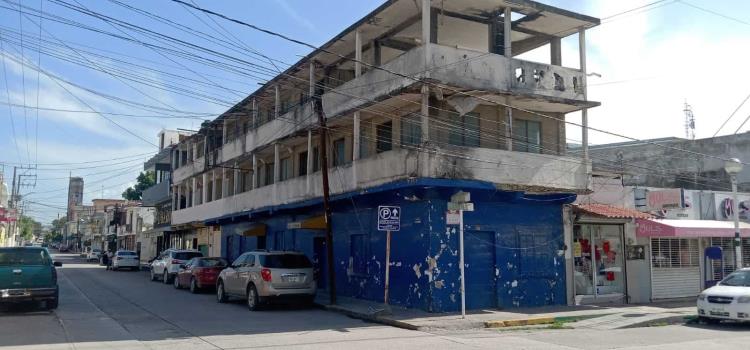 Edificio en ruinas provoca "riesgos"