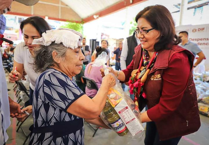 DIF estatal lleva apoyos a la Otomí-Tepehua