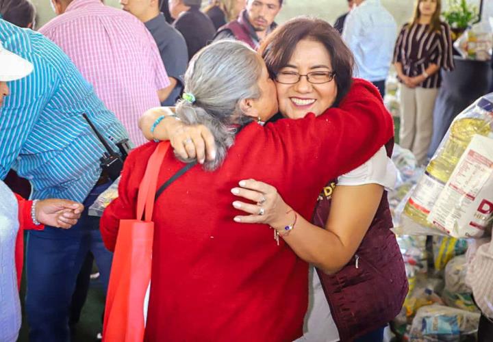 DIF estatal lleva apoyos a la Otomí-Tepehua