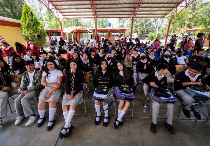 15 de septiembre sí habrá clases