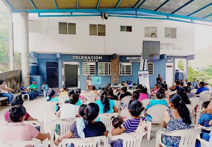 Mujeres recibieron pláticas sobre derechos políticos en Tamala 