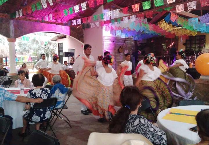 Festejaron a los Adultos mayores en Atlapexco
