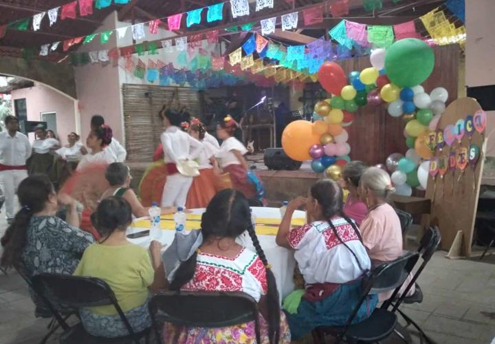 Festejaron a los Adultos mayores en Atlapexco