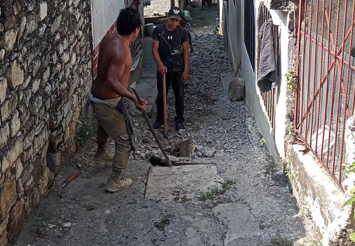 Iniciaron rehabilitación de calle en la XEW