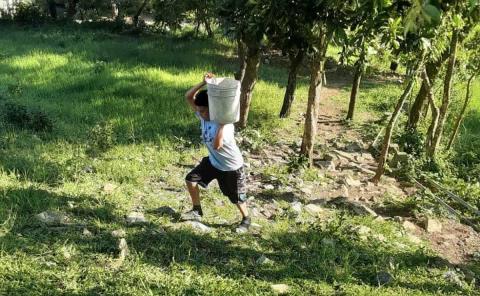 Pobladores contribuyen en mejoras de parroquia de Miahuatla
