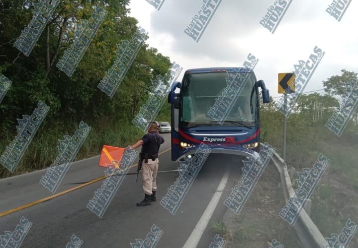 Autobús se impactó contra protección en la Chalma- Huejutla