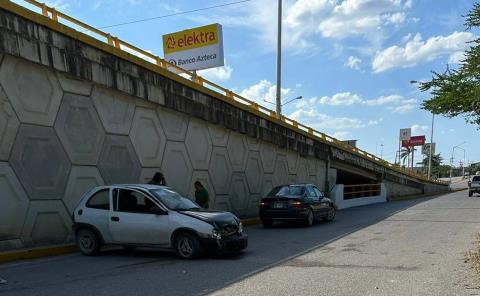 VEHÍCULO CHOCÓ CONTRA UN MURO