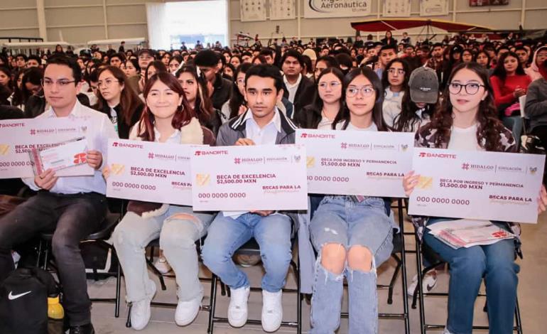 Garantiza JMS continuidad escolar con becas a estudiantes