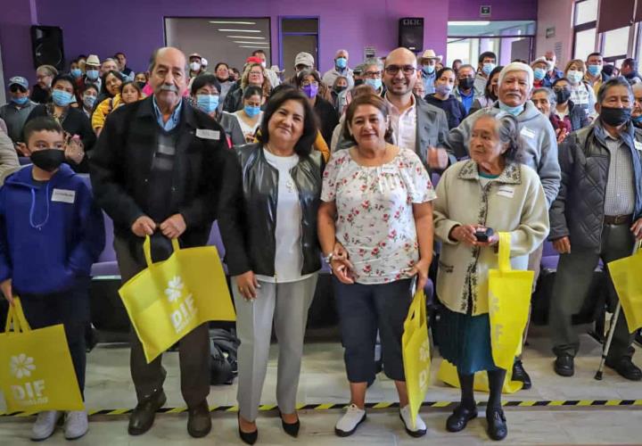 Beneficia DIF Hidalgo y SMDIF a Hidalguenses de 12 Municipios con Aparatos Auditivos