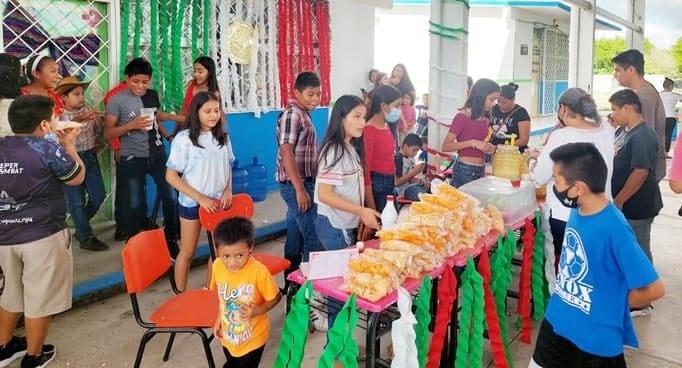 Piden padres mantener el uso de cubrebocas en escuelas