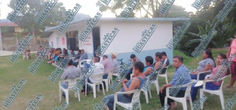 Retuvieron a Presidente Municipal de Huazalingo por incumplido