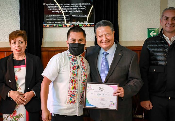 Acompaña Menchaca Salazar el 70 aniversario del tradicional restaurante pachuqueño "La Blanca"