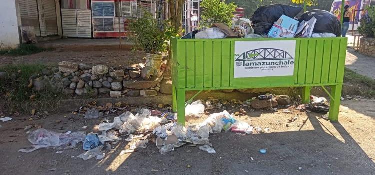 Saturan desechos en contenedor de Zacatipán