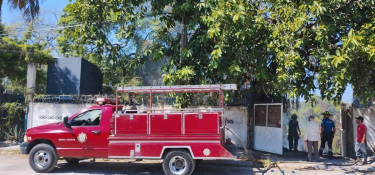 Incendio de predio sofocaron bomberos