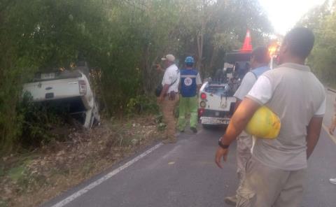 Volcó camioneta del Sector Salud