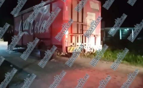 
Camión se impactó contra camioneta en Tantoyuca

