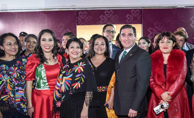 Disfrutan hidalguenses de los festejos patrios en Plaza Juárez