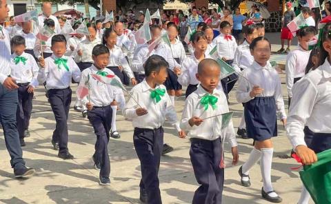 Instituciones educativas participan en desfile patrio 
