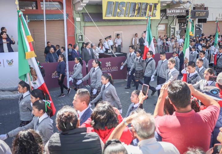 Con desfile Cívico Militar concluyen festejos patrios en Hidalgo