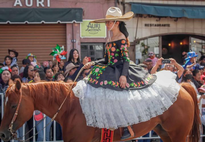 Con desfile Cívico Militar concluyen festejos patrios en Hidalgo