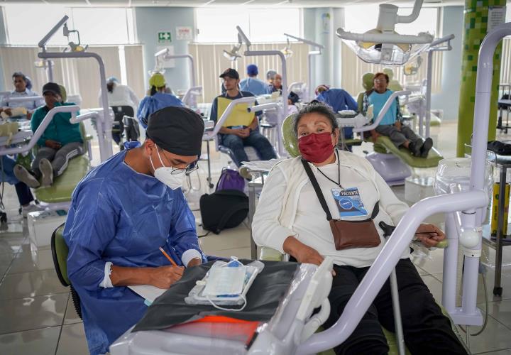 DIF Hidalgo beneficia con tratamiento dental a personas mayores