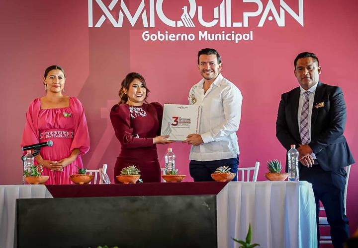 Miguel Tello asistió al Tercer Informe de Ixmiquilpan en representación del Ejecutivo estatal