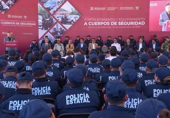 Gobierno de Hidalgo entrega patrullas y equipamiento a la Policía Estatal