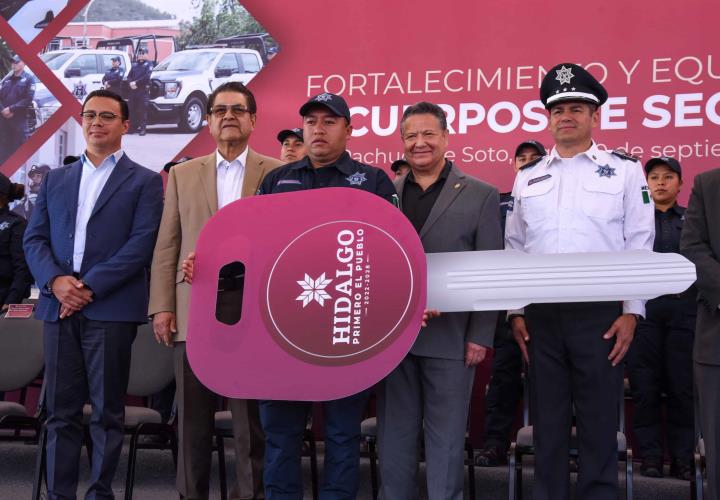 Gobierno de Hidalgo entrega patrullas y equipamiento a la Policía Estatal