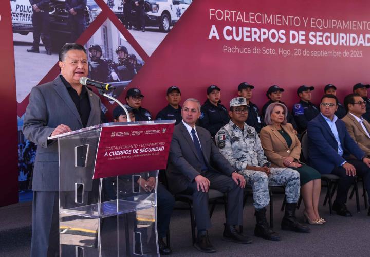 Gobierno de Hidalgo entrega patrullas y equipamiento a la Policía Estatal