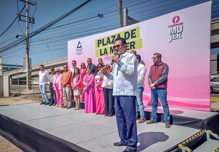 Directora del IHM acudió a la inauguración de la Plaza de la Mujer