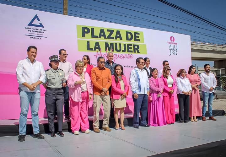 Directora del IHM acudió a la inauguración de la Plaza de la Mujer