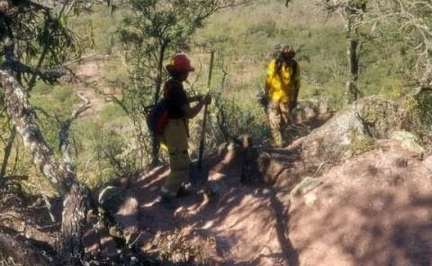 Continúan con labores  para sofocar incendio