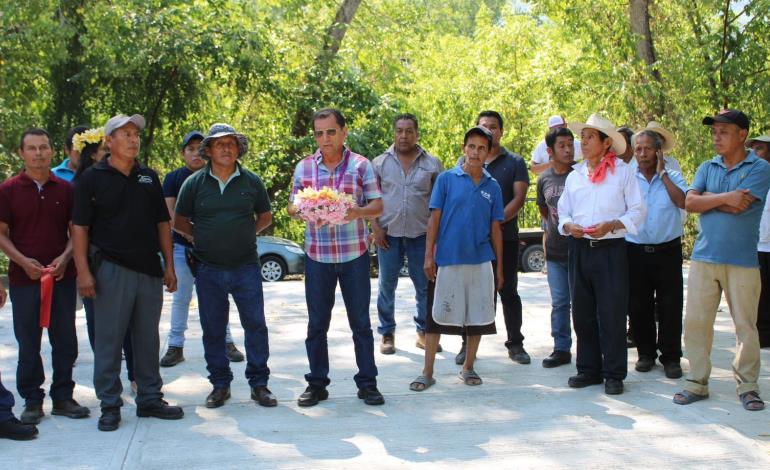 Edil Inauguró obra de pavimentación en Tlachapa