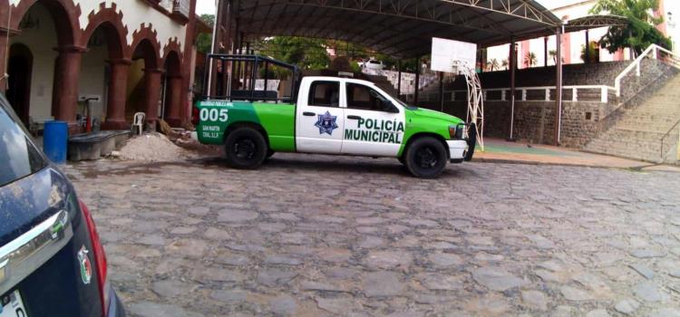 ATACARON A POLICÍAS