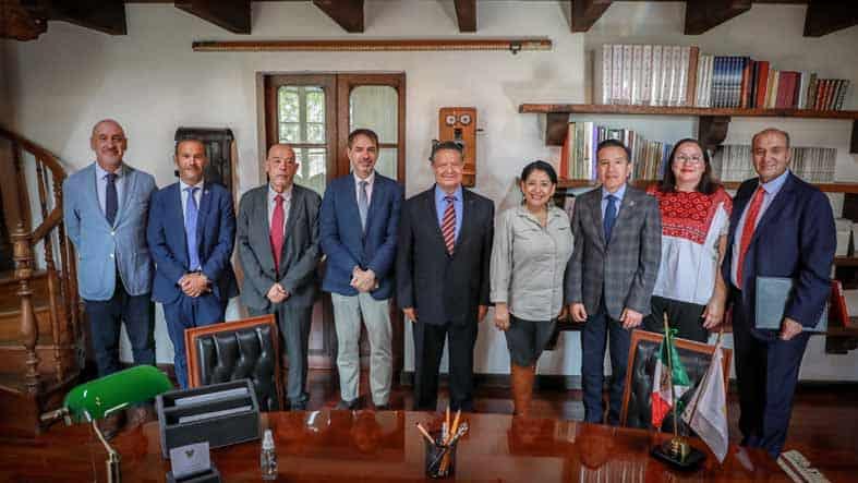 Menchaca Salazar se reúne con el embajador de España en México